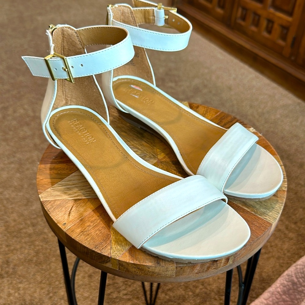 Reaction Kenneth Cole white flats